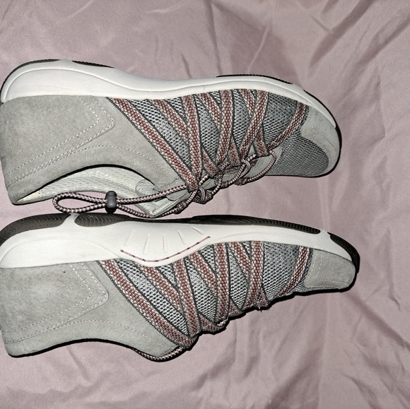 Shoes - Picture 4 of 8